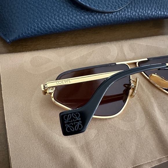 Loewe LW40039U 30E Sunglasses - Picture 3 of 7